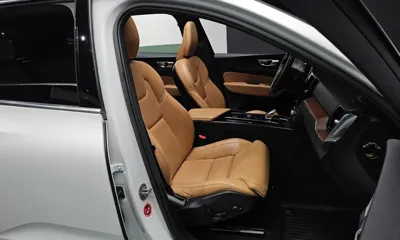 Volvo XC60 2023, 35194 км, за 29867.4 USD - фото 10