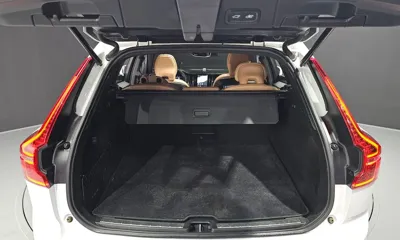 Volvo XC60 2023, 35194 км, за 29867.4 USD - фото 20