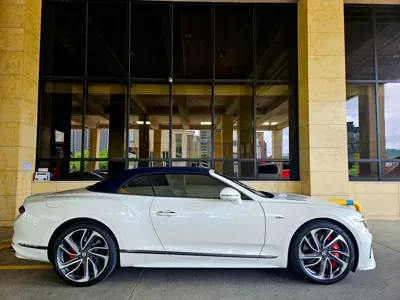 Bentley Continental 2025, 2070 км, за 311802.55 USD