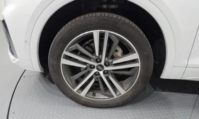 Audi Q5 2023, 53999 км, за 29210.98 USD