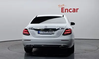 Mercedes-Benz E-Class 2017, 64368 км, за 16459.56 USD