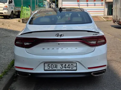Hyundai Grandeur 2018, 105878 км, за 11171.35 USD