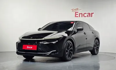 Toyota Crown · 2025 год