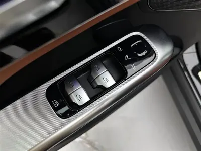 Mercedes-Benz GLC 2025, 8000 км, за 42054.36 USD - фото 24