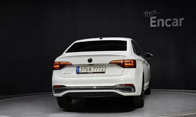 Volkswagen Jetta 2023, 41997 км, за 16093 USD