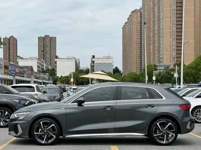 Audi A3 2023, 19000 км, за 22777.66 USD