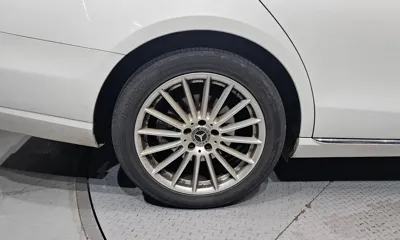 Mercedes-Benz E-Class 2022, 81119 км, за 24156.49 USD