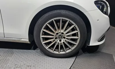 Mercedes-Benz E-Class 2022, 81119 км, за 24156.49 USD - фото 21