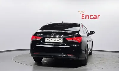 Hyundai Sonata 2013, 153300 км, за 2953.92 USD