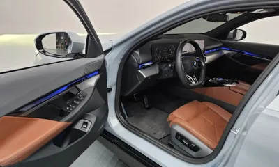 BMW 5-Series 2024, 9672 км, за 55190.78 USD - фото 10