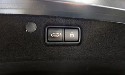 Hyundai Grandeur 2017, 140525 км, за 8913.11 USD - фото 20