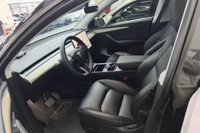 Tesla Model Y 2022, 52300 км, за 27857 USD - фото 17