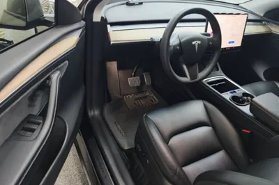 Tesla Model Y 2022, 52300 км, за 27857 USD - фото 18