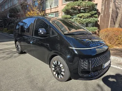 Hyundai Staria 2025, 10020 км, за 32461.65 USD