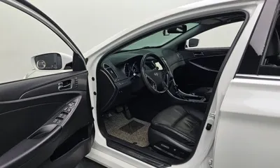 Hyundai Sonata 2012, 124919 км, за 3893.91 USD - фото 10