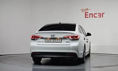 Hyundai Sonata 2016, 131130 км, за 6429.17 USD