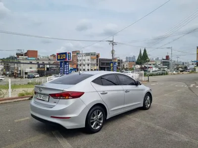 Hyundai Avante 2017, 133780 км, за 5244.85 USD