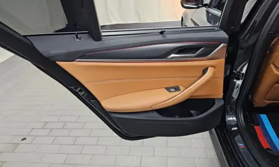 BMW 5-Series 2023, 29409 км, за 28013.04 USD - фото 25