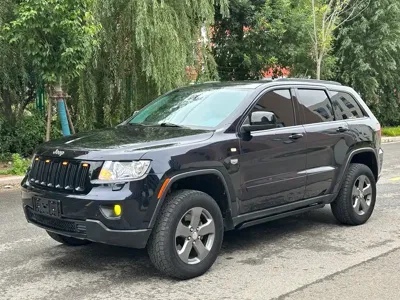 Jeep Grand Cherokee (Import) · 2012 год