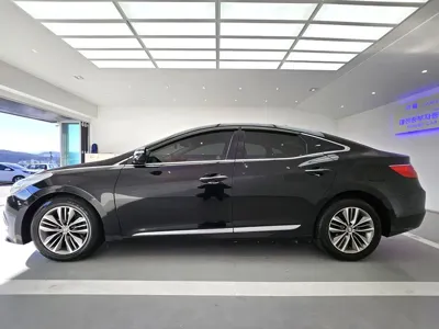 Hyundai Grandeur 2015, 242637 км, за 2609.84 USD