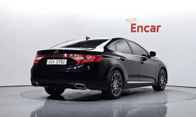 Hyundai Grandeur 2016, 205229 км, за 3216.49 USD