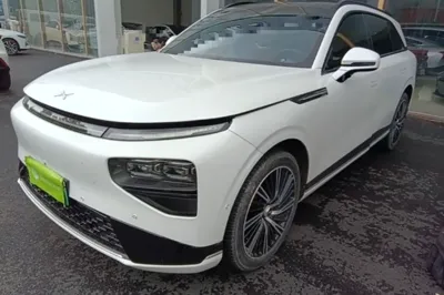 Xpeng G9 · 2022 год