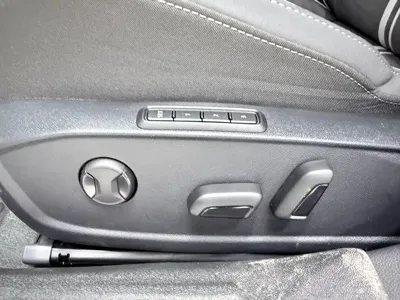 Volkswagen Golf 2022, 29000 км, за 21600.52 USD - фото 19