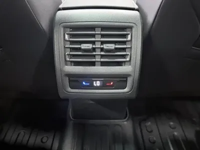 Volkswagen Golf 2022, 29000 км, за 21600.52 USD - фото 20