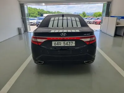 Hyundai Grandeur 2014, 120136 км, за 3575.37 USD