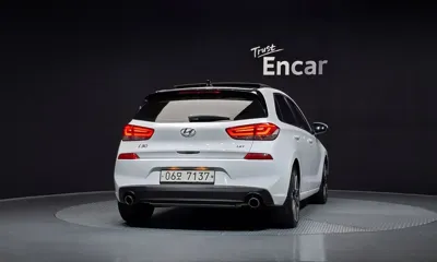 Hyundai i30 2018, 56106 км, за 9051.87 USD