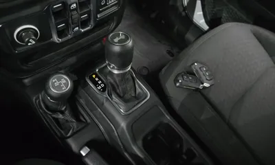 Jeep Wrangler 2020, 37217 км, за 22607.1 USD - фото 9