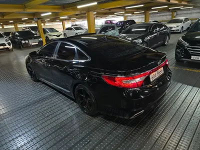 Hyundai Grandeur 2015, 148239 км, за 4105.96 USD