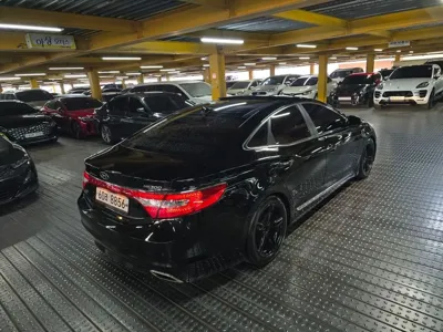 Hyundai Grandeur 2015, 148239 км, за 4105.96 USD