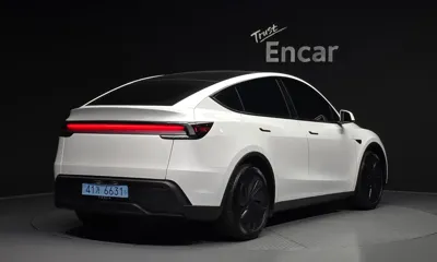 Tesla Model Y 2025, 9947 км, за 32033.61 USD