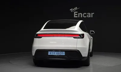 Tesla Model Y 2025, 9947 км, за 32033.61 USD
