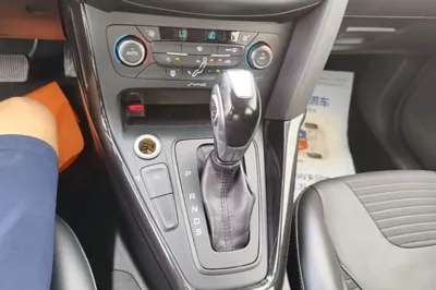 Ford Focus 2015, 73500 км, за 5318 USD - фото 16