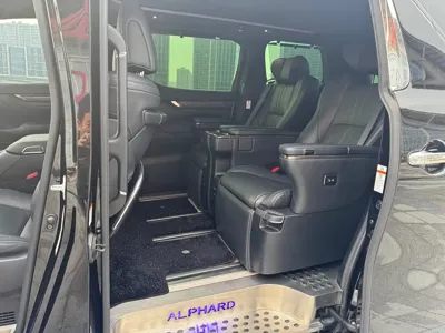 Toyota Alphard 2021, 67000 км, за 76268.3 USD
