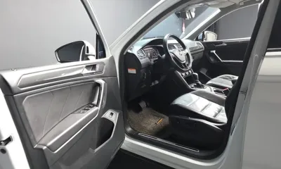 Volkswagen Tiguan 2018, 125740 км, за 12703.59 USD - фото 10