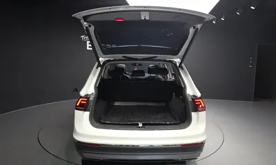 Volkswagen Tiguan 2018, 125740 км, за 12703.59 USD - фото 20