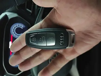Audi Q4 e-tron 2024, 46300 км, за 19035.13 USD - фото 9