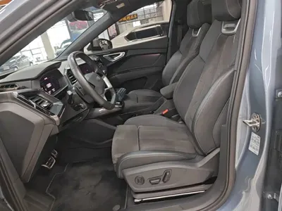 Audi Q4 e-tron 2024, 46300 км, за 19035.13 USD - фото 15