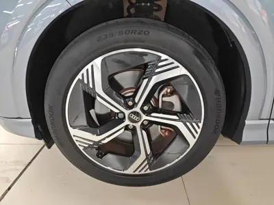 Audi Q4 e-tron 2024, 46300 км, за 19035.13 USD - фото 23