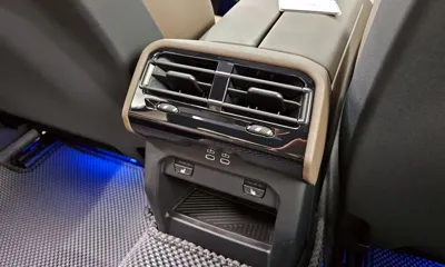 BMW 5-Series 2024, 3901 км, за 42703.72 USD - фото 29