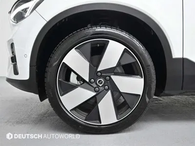 Volvo XC40 2024, 10155 км, за 24377.55 USD