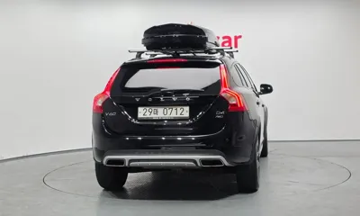 Volvo V60 2016, 71135 км, за 9981.5 USD