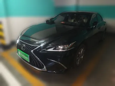 Lexus ES · 2022 год