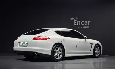 Porsche Panamera 2011, 90720 км, за 12800.32 USD