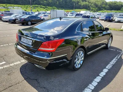 Hyundai Equus 2012, 255000 км, за 3046.36 USD
