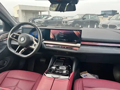 BMW 5 Series 2025, 3700 км, за 47572.55 USD
