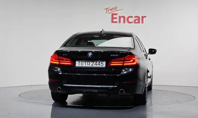 BMW 5-Series 2019, 68213 км, за 17866.52 USD